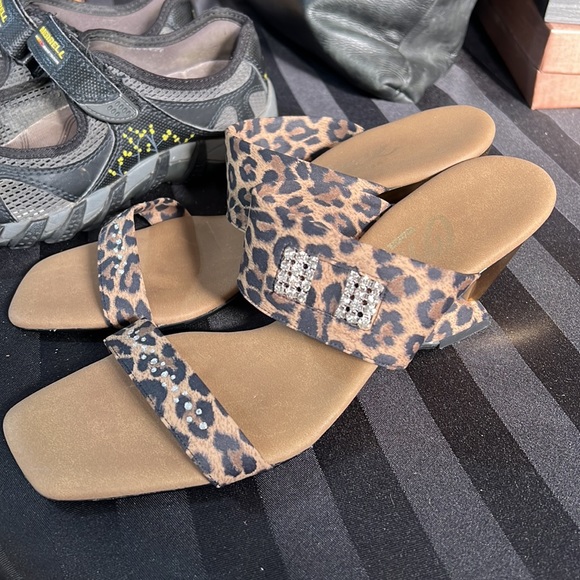 Sooo Cute!!! Onex Leopard Print Ladies Shoes - Picture 3 of 14